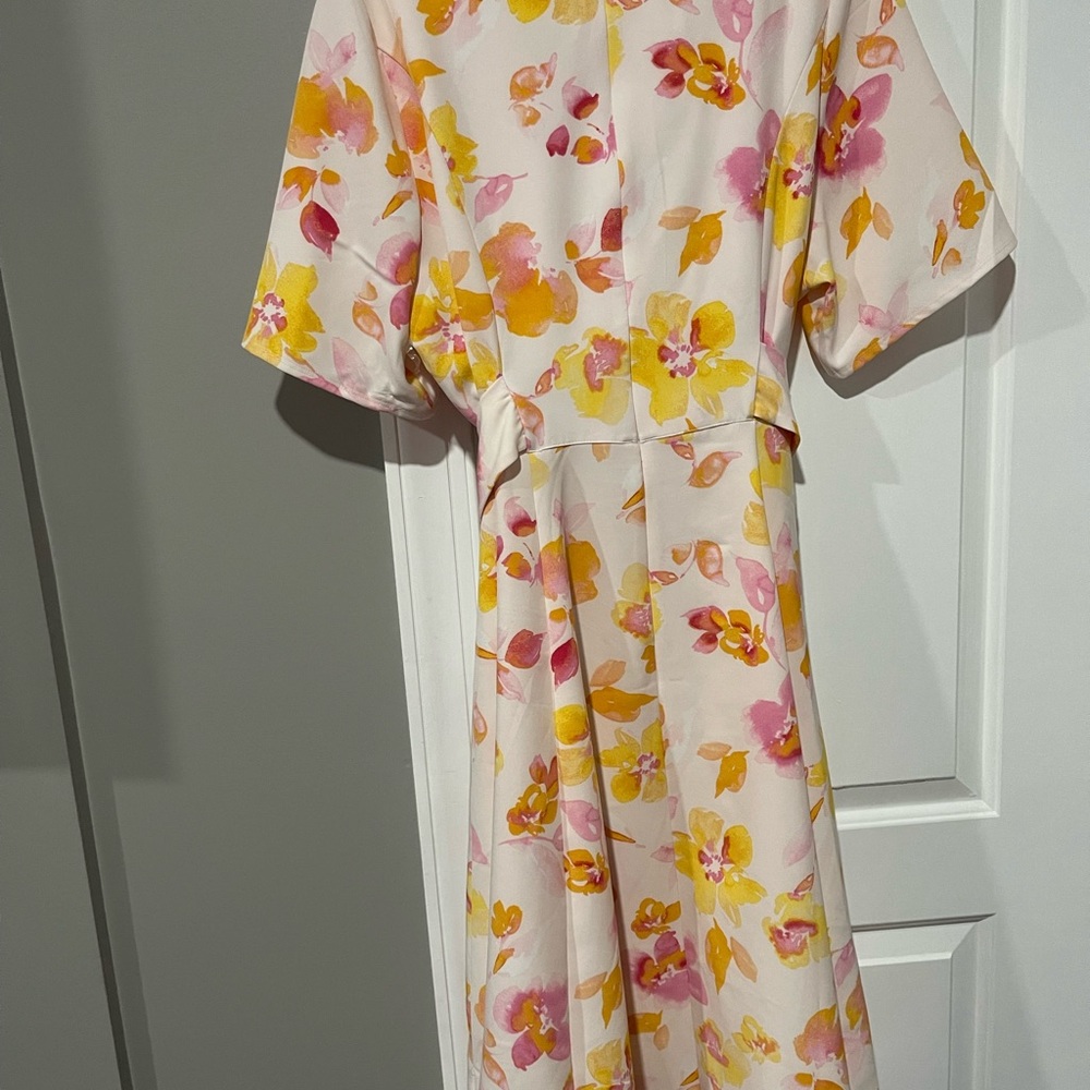Plus size 20 midi length dress with short sleeves